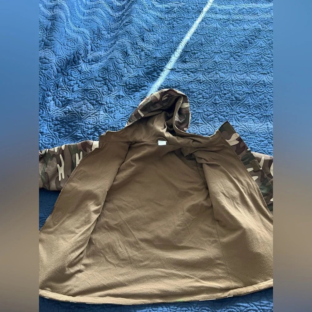 Size 6 Gymboree lined camouflage rain jacket. - Picture 6 of 6